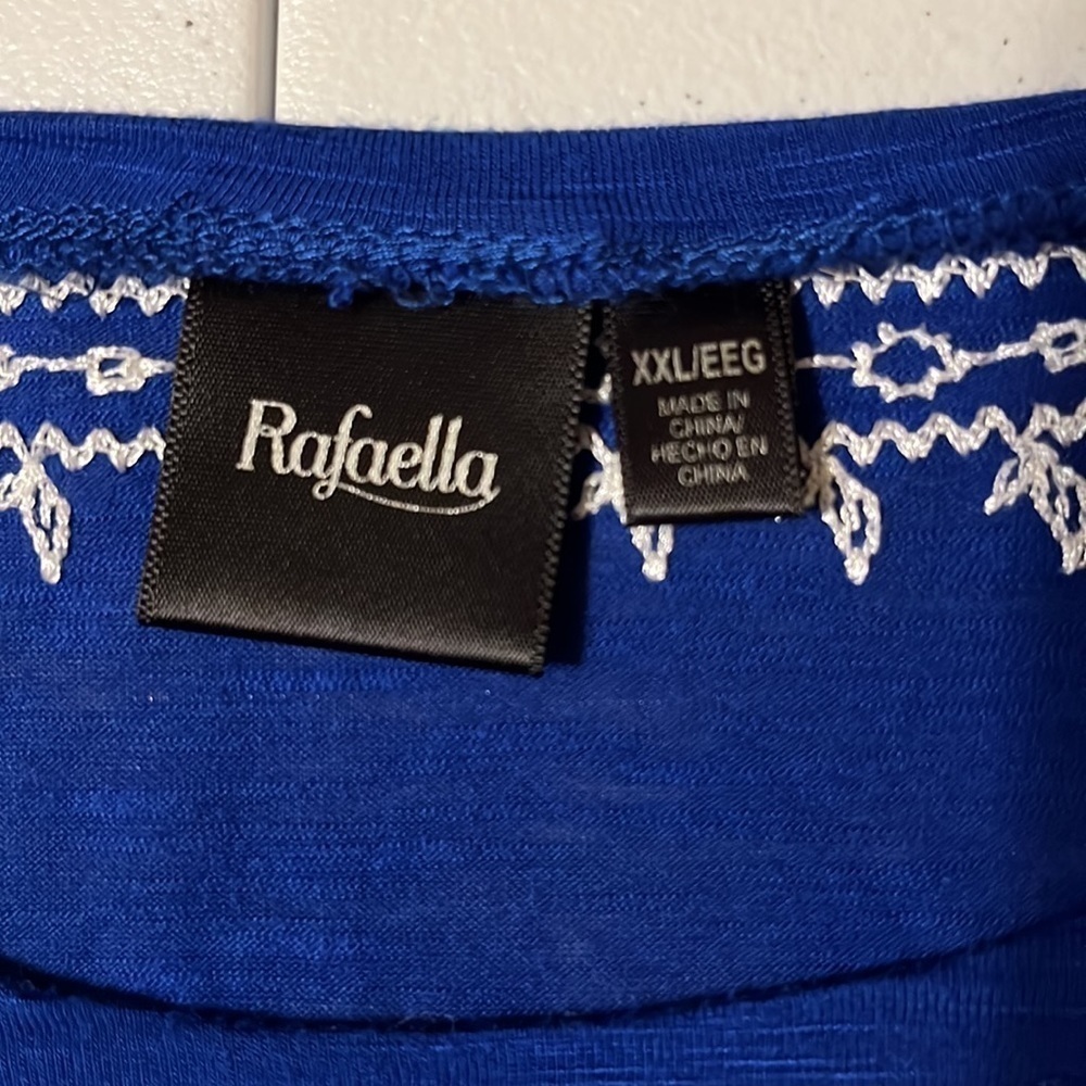 Rafaella blue top with white embroidery trim. Size Xl - Picture 3 of 5